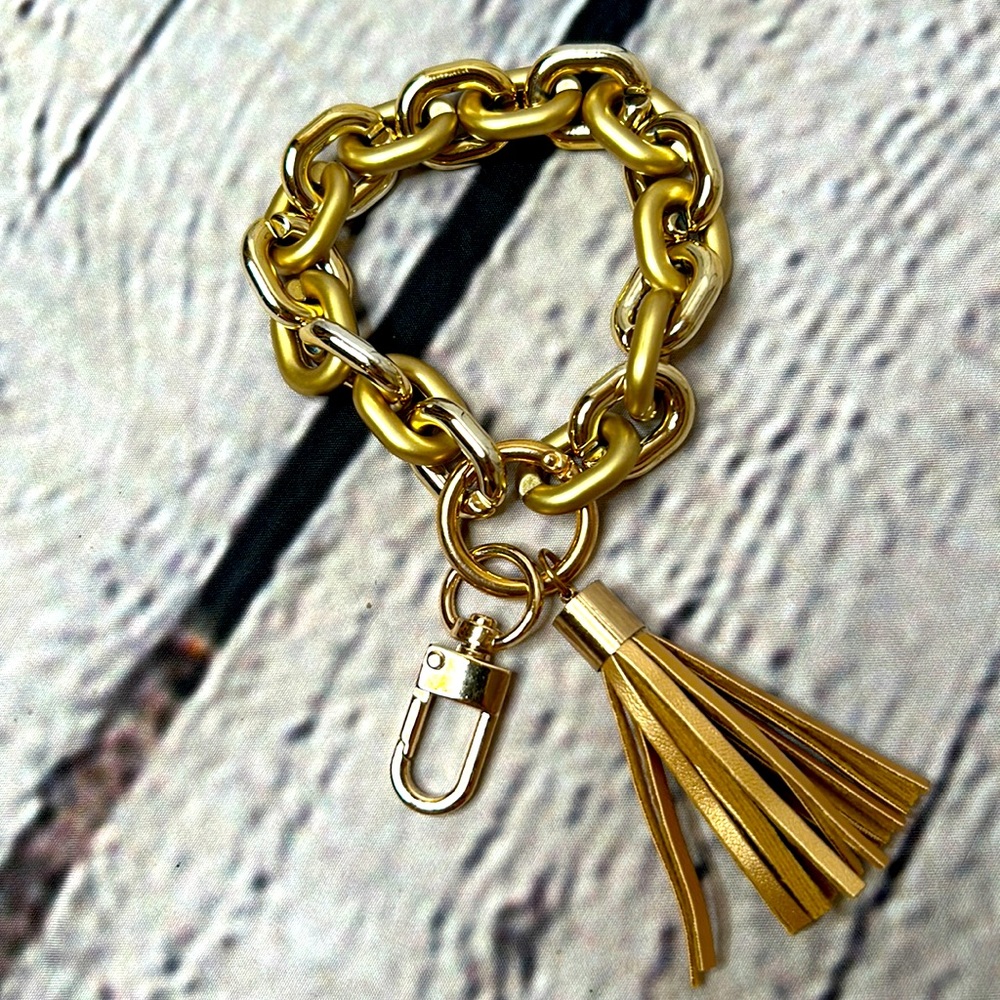 Gold Lightweight Chain Bracelet Keychain Excellent Condition